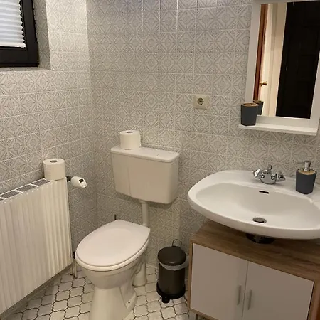 Schone Mit Kostenlosen Parkplatz. Apartment *